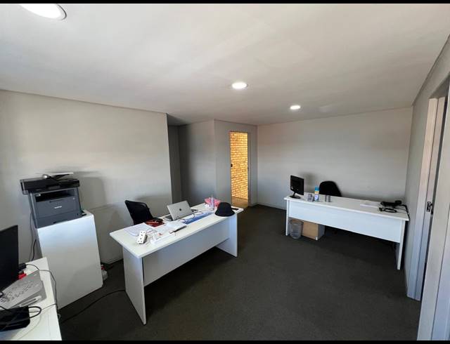 410M² WAREHOUSE TO LET IN STRIJDOMPARK